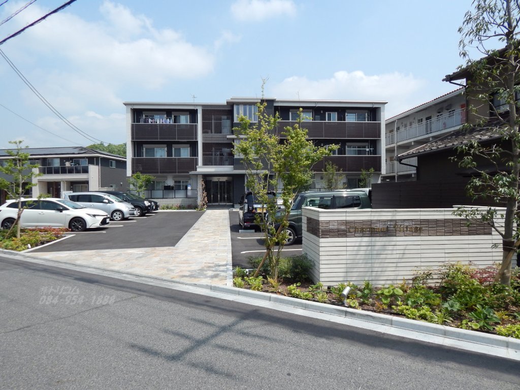 写真：Charmant village（シャルマンヴィラージュ）の外観