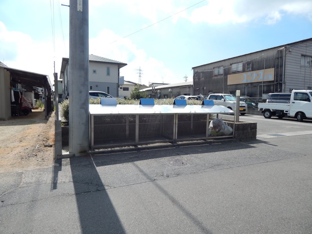拡大写真：シルフィード山波 2階B202の専用ごみ場