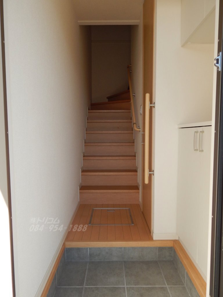拡大写真：シルフィード山波 2階B202の玄関
