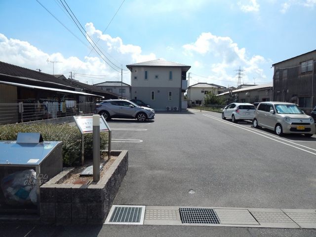 拡大写真：シルフィード山波 2階B202の外観写真（昼）