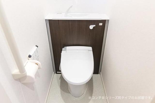 拡大写真:リオンB 1階101のシャワー付トイレ