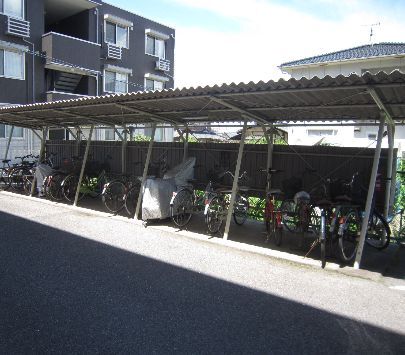 拡大写真：コーポラス多治米 1階103の駐輪場