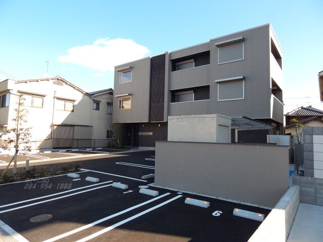 拡大写真：クロノス 3階303の外観写真（昼）