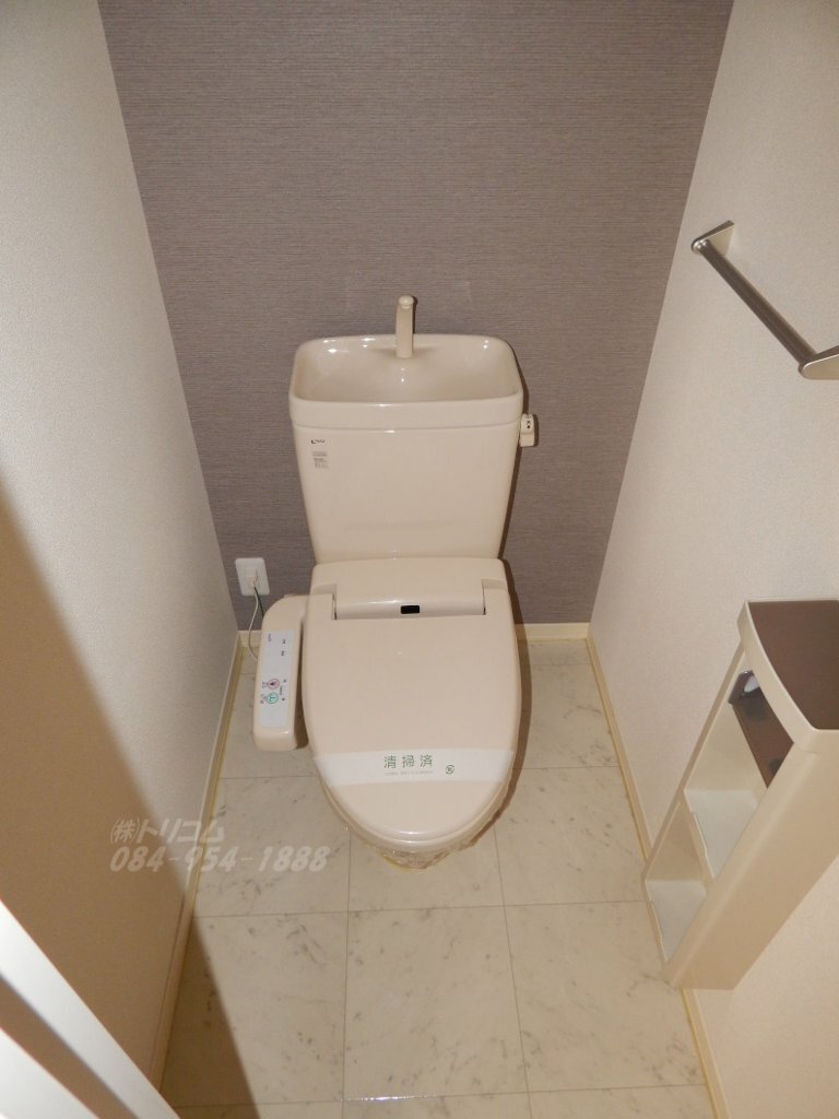 拡大写真：SAKURA（サクラ）A棟 1階102のシャワー付トイレ(イメージ)