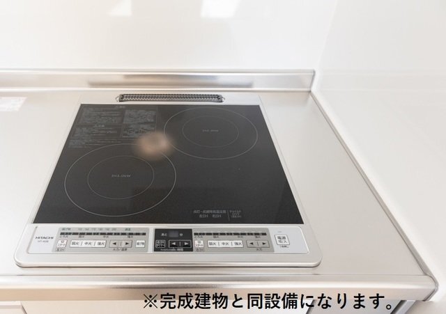 拡大写真:ルシエ 2階201のIH&グリル付システムキッチン(イメージ)
