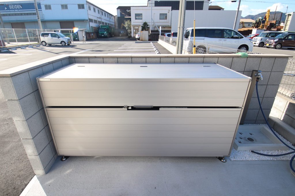 拡大写真:プランドール イサコ 2階205の専用ゴミ置場