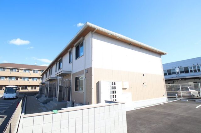 拡大写真:プランドール イサコ 2階205の外観写真(昼)
