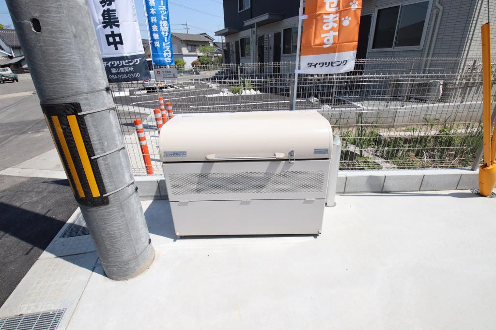 拡大写真:D-ROOM川北 1階101の専用ゴミ置き場