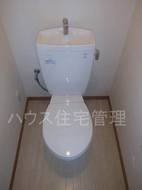 拡大写真:高槻市富田町2丁目 2階206のトイレ