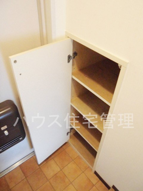 拡大写真:高槻市富田町1丁目 3階302の下駄箱