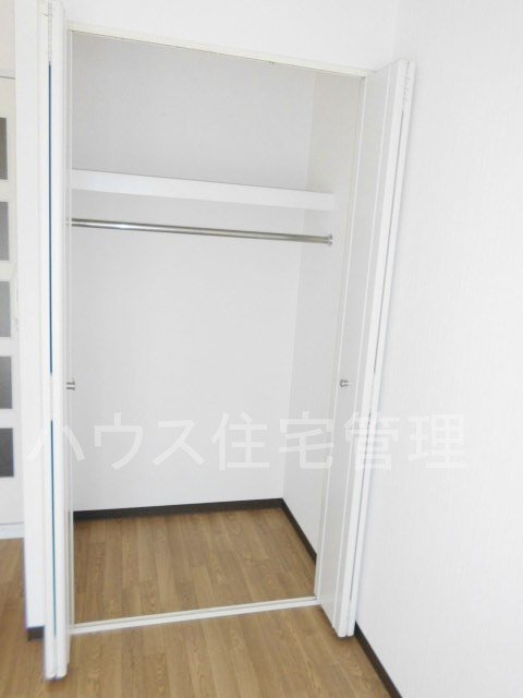 拡大写真:高槻市富田町1丁目 3階302のクローゼット