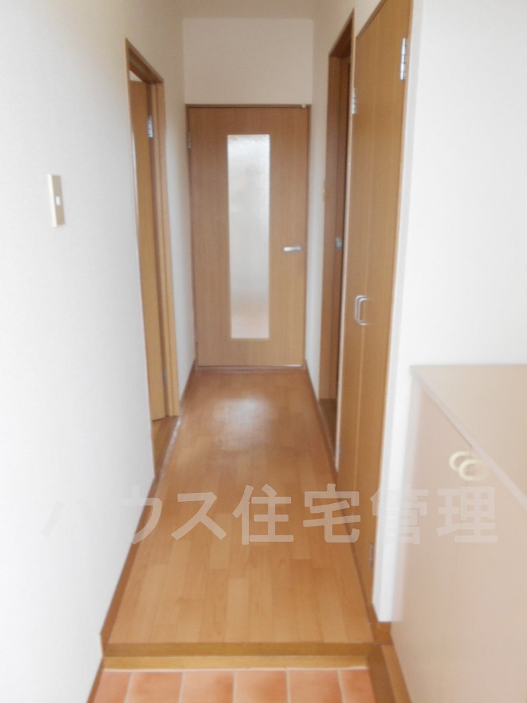 拡大写真:高槻市如是町 2階202の玄関