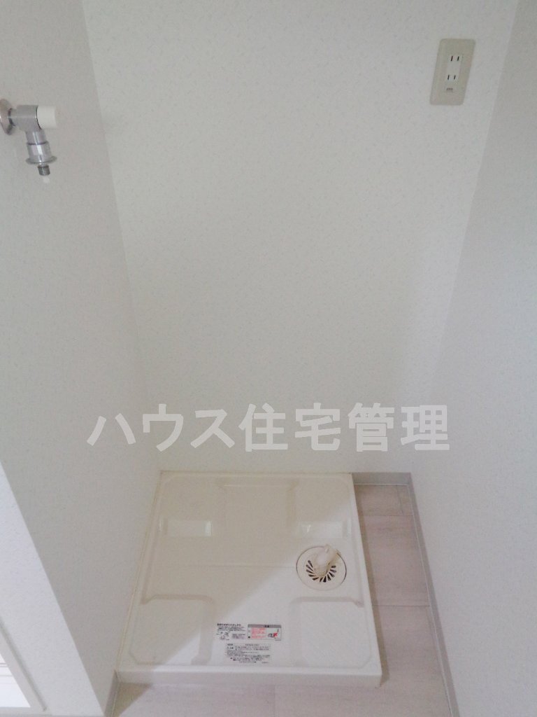 拡大写真：高槻市大畑町 3階301の洗濯機置場