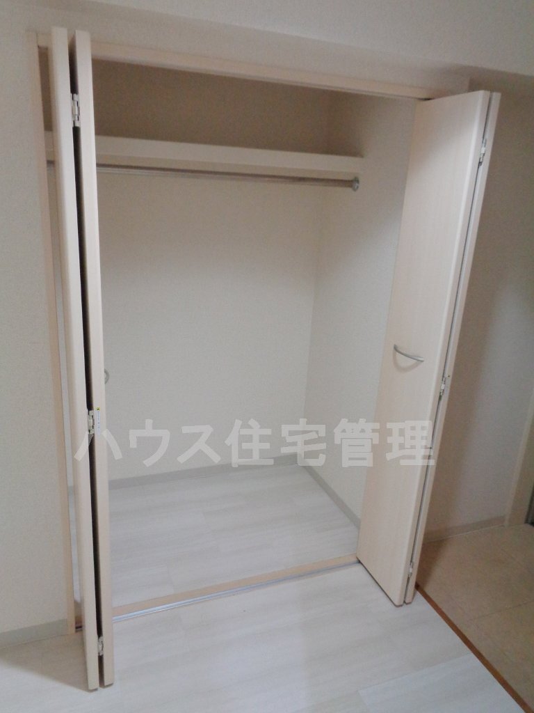 拡大写真：高槻市大畑町 3階301のクローゼット
