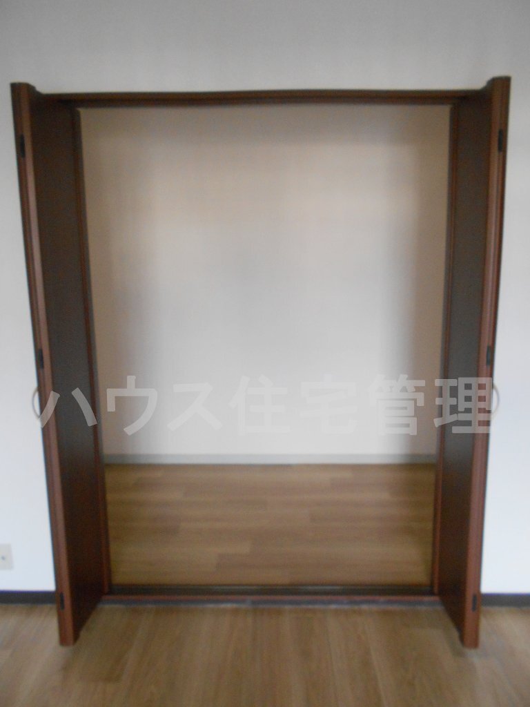 拡大写真:高槻市寿町1丁目 3階304のクローゼット