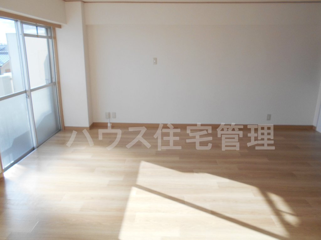拡大写真:高槻市寿町1丁目 3階304のリビング