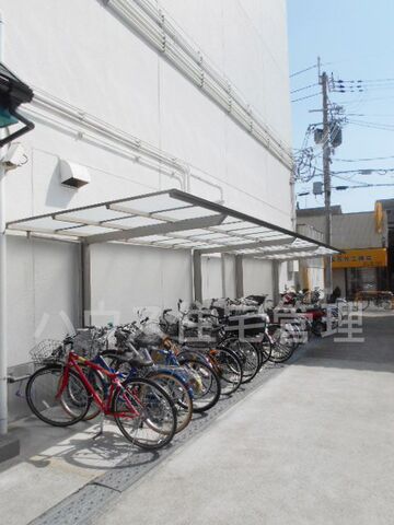 拡大写真:高槻市寿町1丁目 3階304の外観写真(昼)