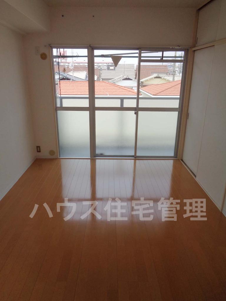 拡大写真:高槻市如是町 3階302の洋室