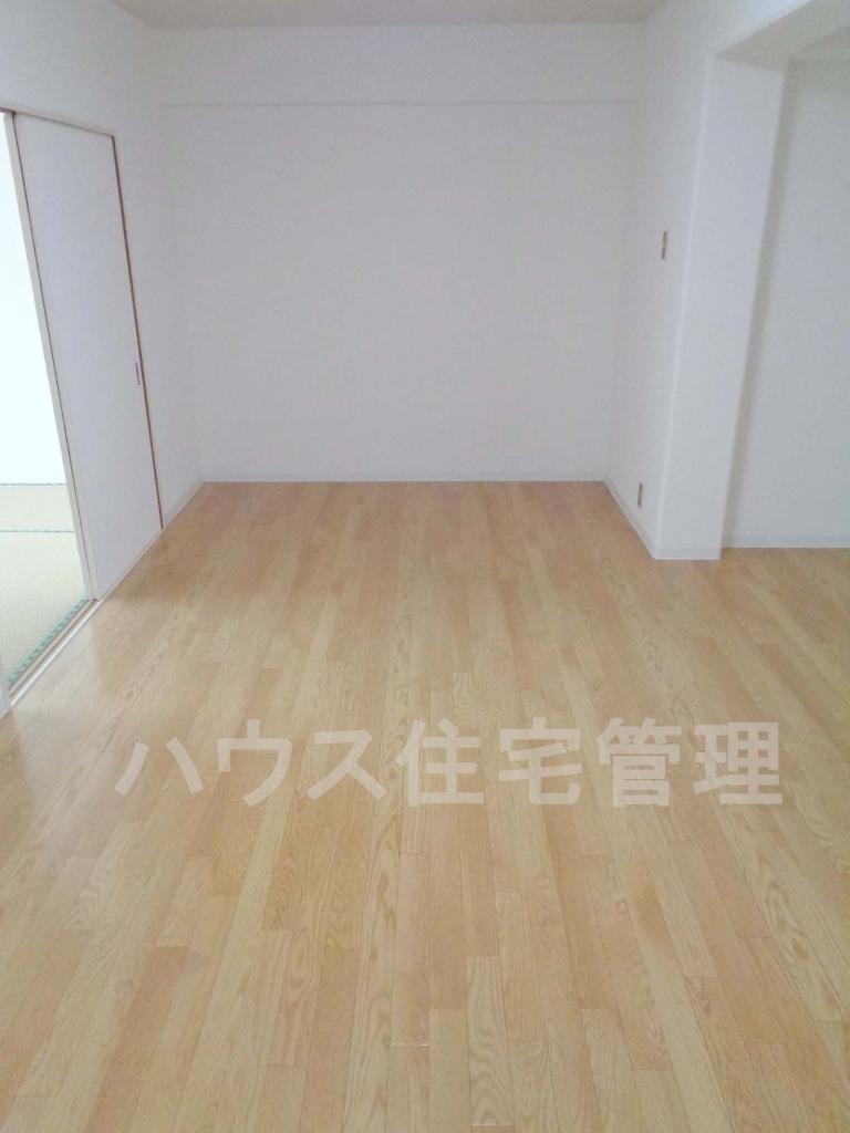 拡大写真:高槻市如是町 3階302のリビング