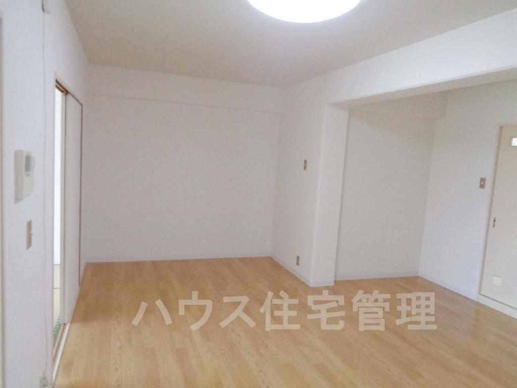 拡大写真:高槻市如是町 3階302のリビング