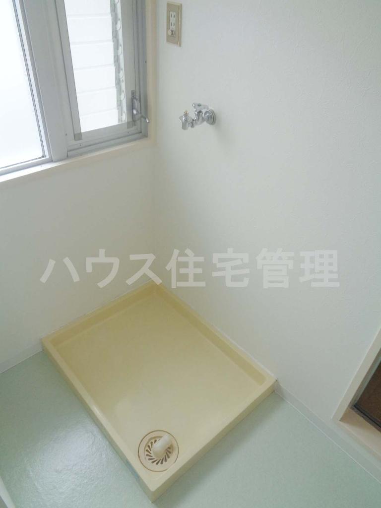拡大写真:高槻市如是町 3階302の洗濯機置場