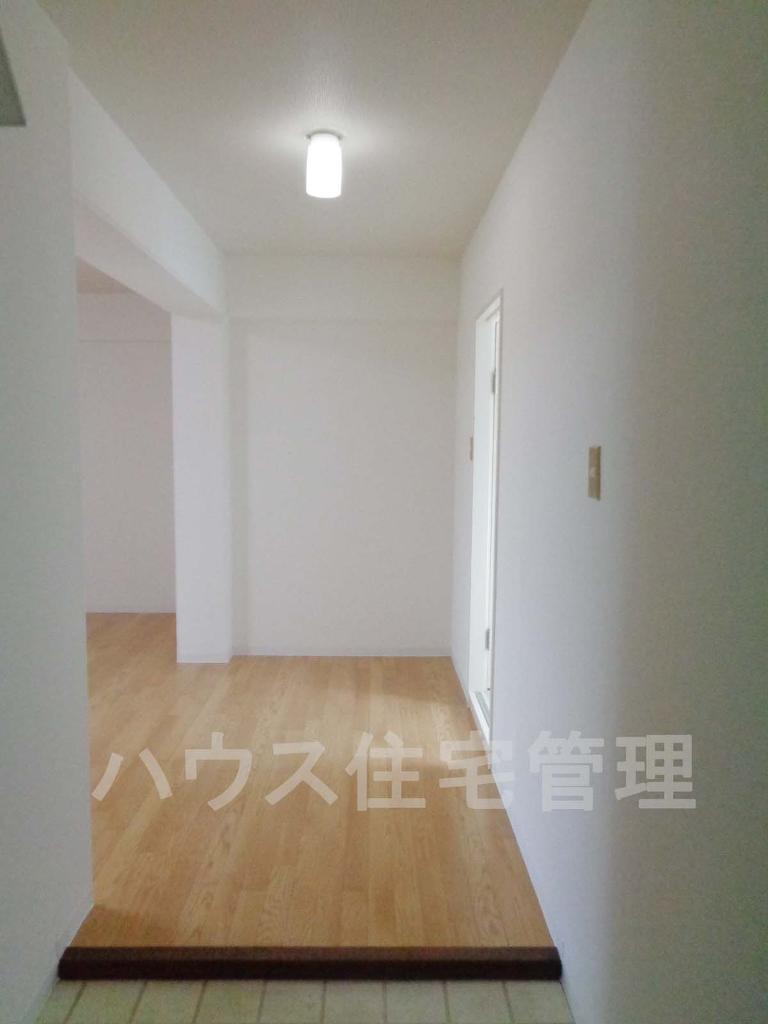 拡大写真:高槻市如是町 3階302の玄関