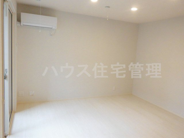 拡大写真:高槻市栄町4丁目 1階102の洋室