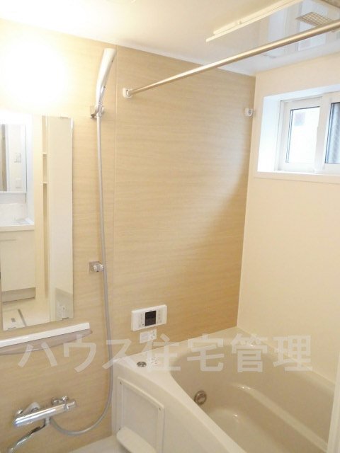 拡大写真:高槻市栄町4丁目 1階102のバス