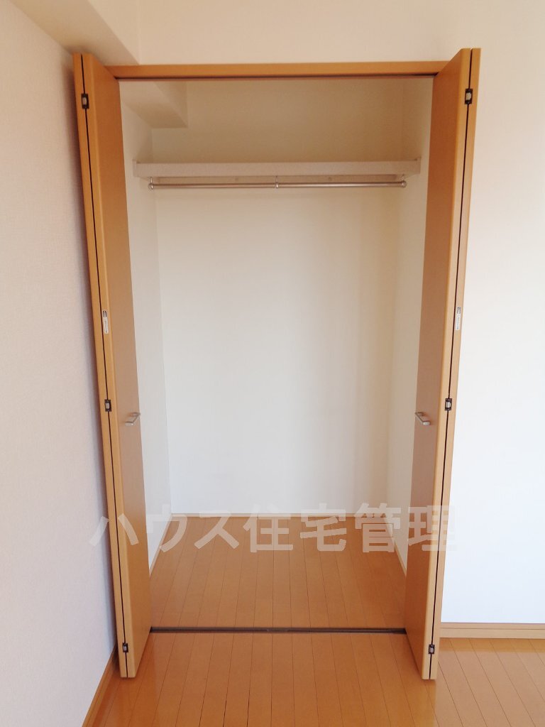 拡大写真:高槻市大冠町2丁目 2階202のクローゼット