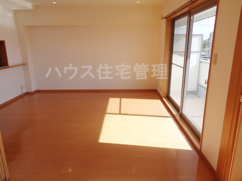 拡大写真:高槻市大冠町2丁目 2階202のリビング