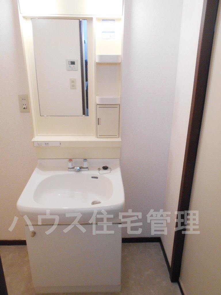 拡大写真:高槻市氷室町1丁目 2階202の洗面