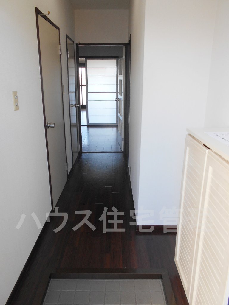 拡大写真:高槻市氷室町1丁目 2階202の玄関