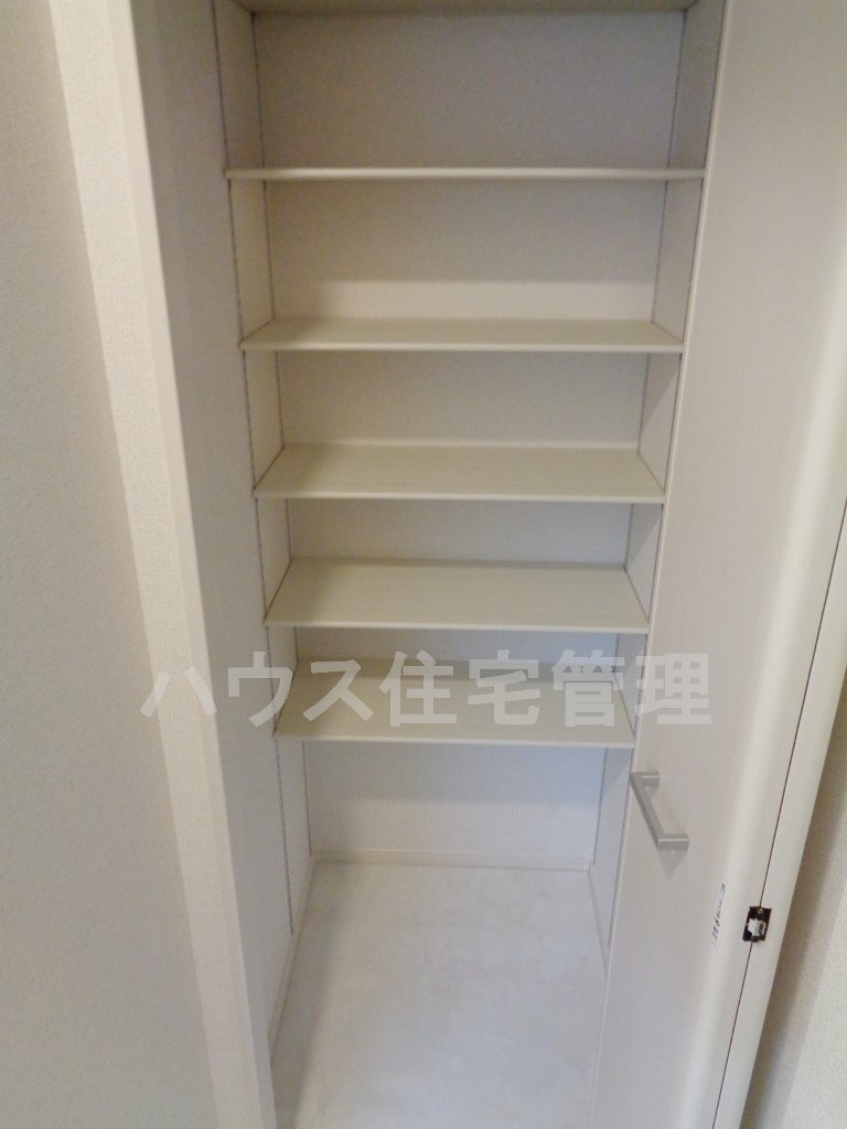 拡大写真:高槻市北園町 7階702の下駄箱