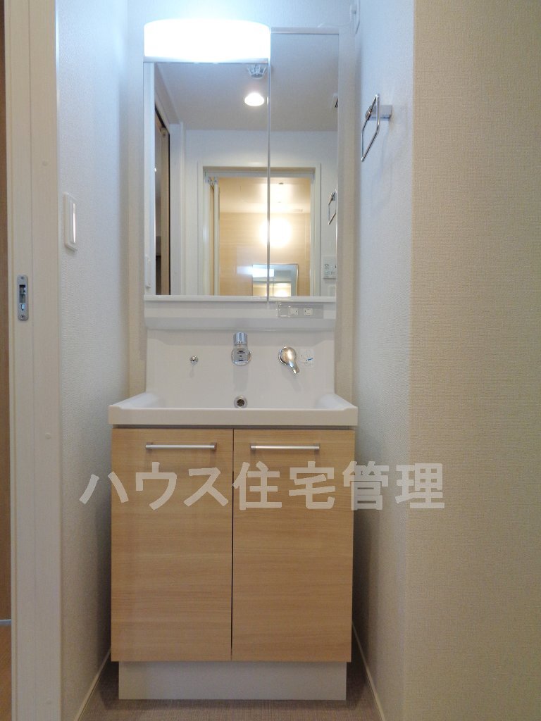 拡大写真:高槻市北園町 7階702の洗髪洗面化粧台