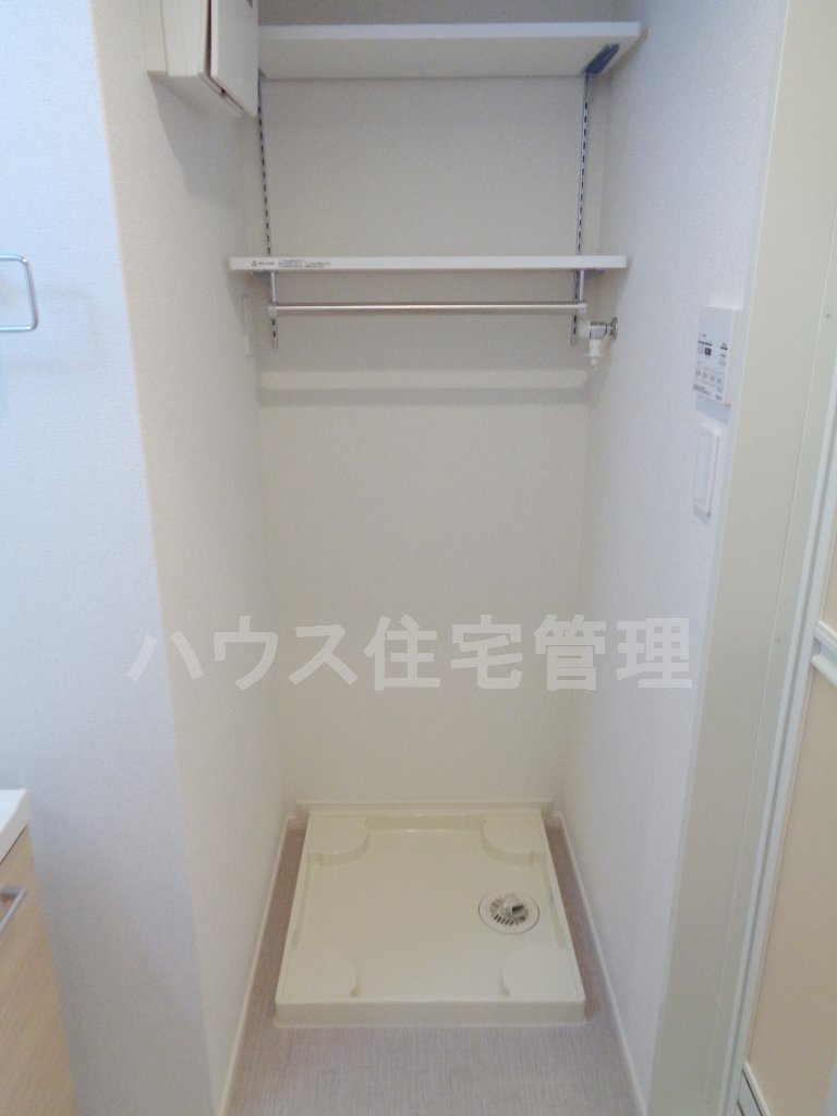 拡大写真:高槻市北園町 7階702の洗濯機置場