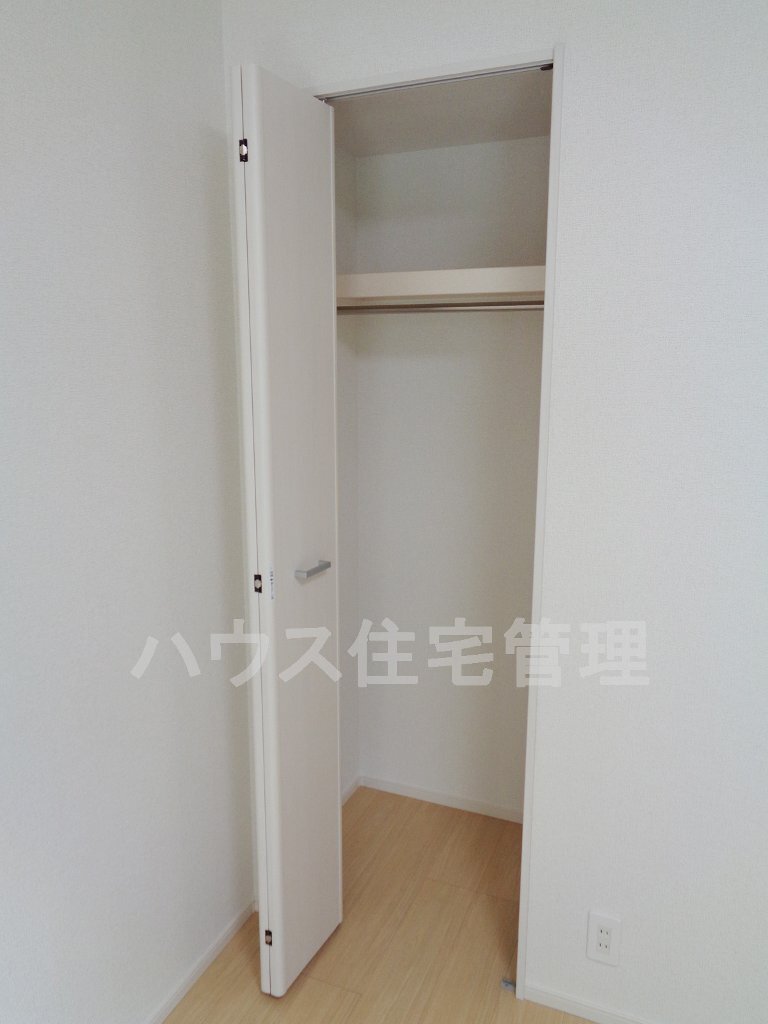 拡大写真:高槻市北園町 7階702のクローゼット