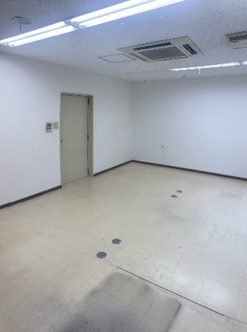 拡大写真:アメニティ夢Ⅲ 【内装事務所仕様/府道沿い】 203の室内