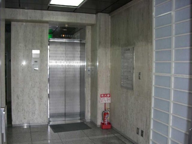 拡大写真:アメニティ夢Ⅲ 【内装事務所仕様/府道沿い】 203の共有部分