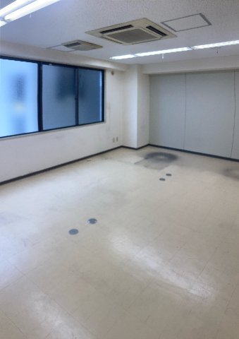 拡大写真:アメニティ夢Ⅲ 【内装事務所仕様/府道沿い】 203の室内