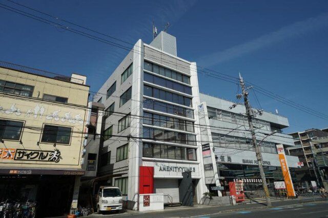 拡大写真:アメニティ夢Ⅲ 【内装事務所仕様/府道沿い】 203の外観写真(昼)