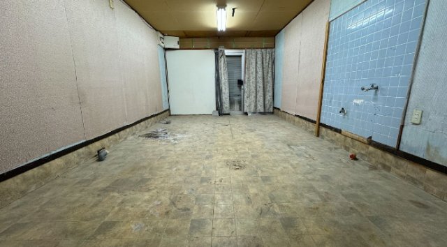 拡大写真:大冠事務所付倉庫 【近隣月極駐車場有】 1-2の室内