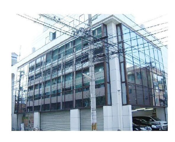 拡大写真:ワイイーケイビル 【駅徒歩約2分/内装事務所使用】 201の外観写真(昼)