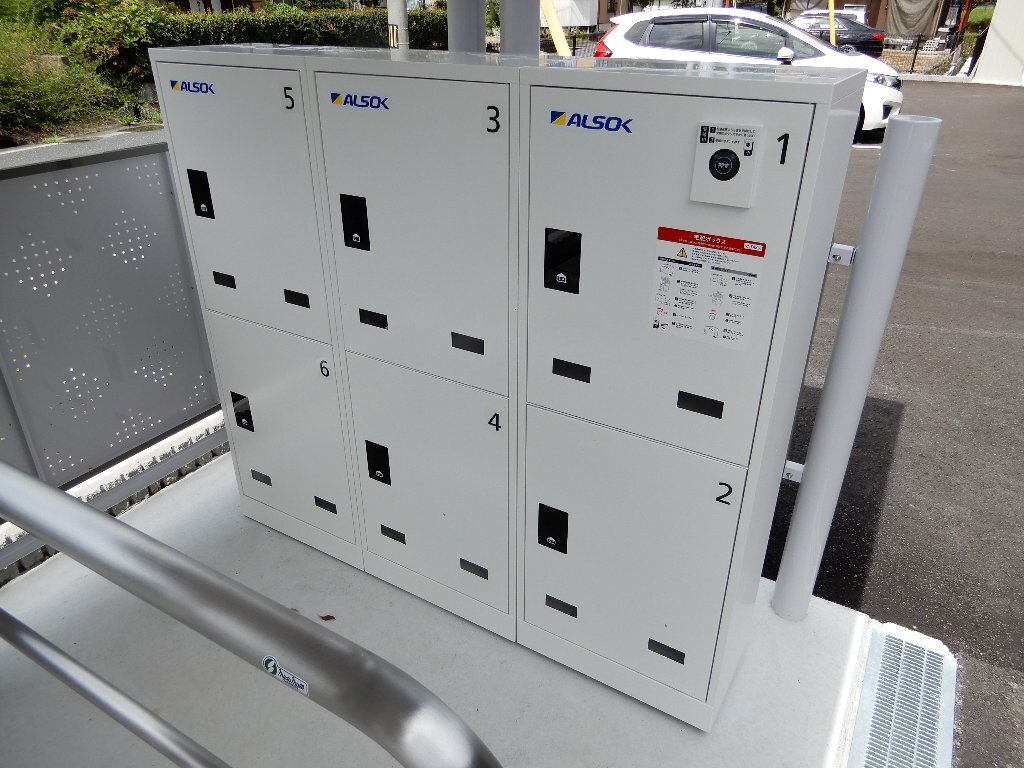拡大写真：倉吉市福守町 1階104の宅配ボックス
