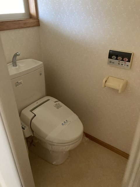 拡大写真：山形市宮町４丁目 1階102のシャワー付トイレ
