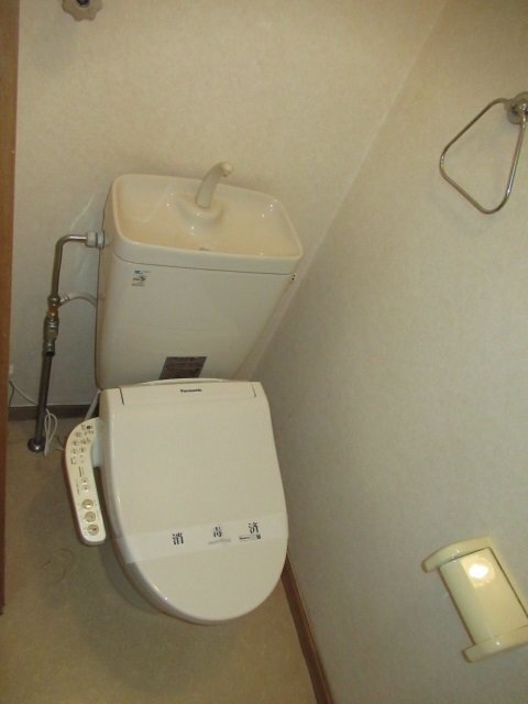 拡大写真：山形市千歳１丁目 1階102のシャワー付トイレ