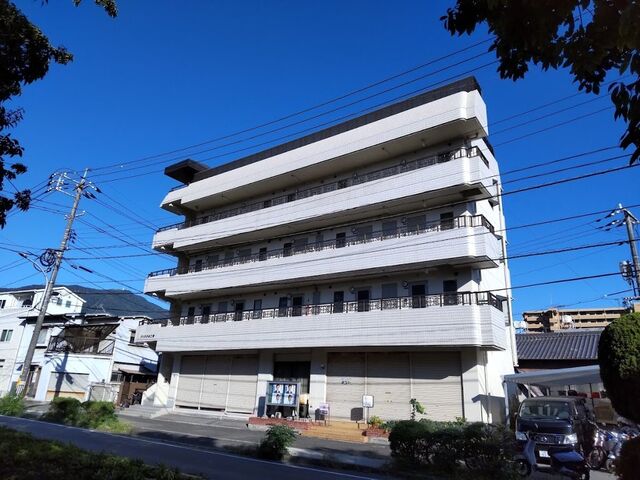 拡大写真：クリスタル二河 2階402の外観写真（昼）