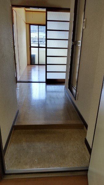 拡大写真:コーポ創備 4階402の玄関