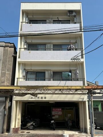 拡大写真：コーポ創備 4階402の外観写真（昼）