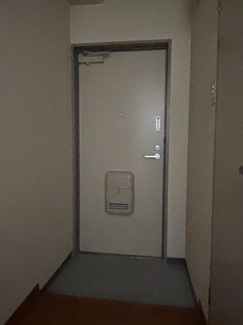 拡大写真:呉市中央3丁目 5階501の玄関