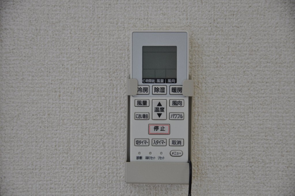 拡大写真：倉敷市松島 1階101のエアコンリモコン